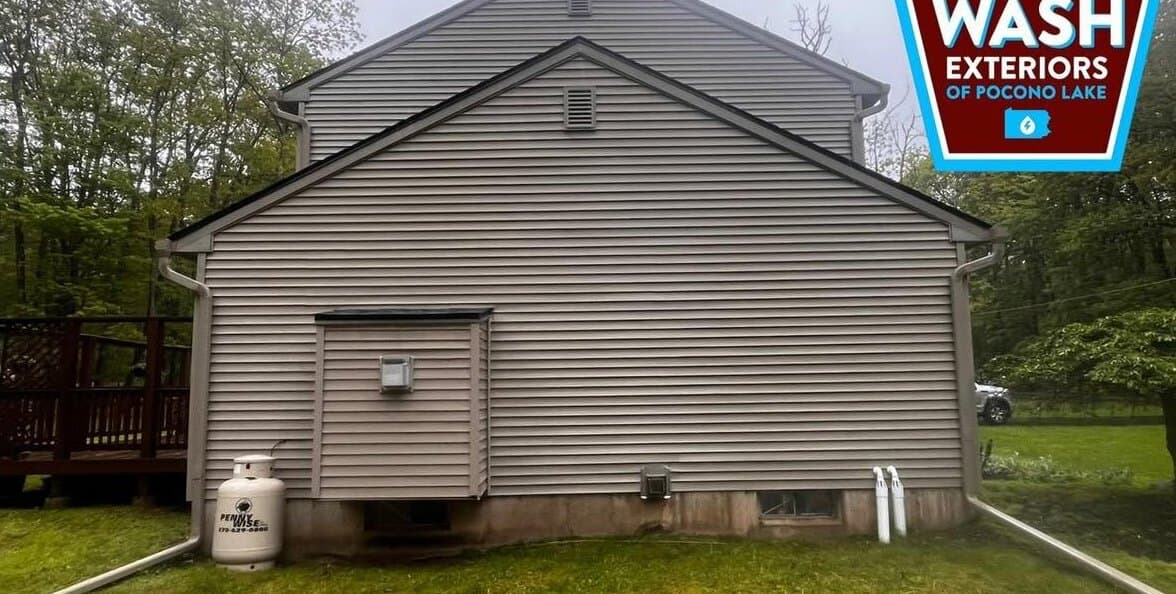 After — Algae-stained vinyl siding on a lakeside Pocono home, washed clean